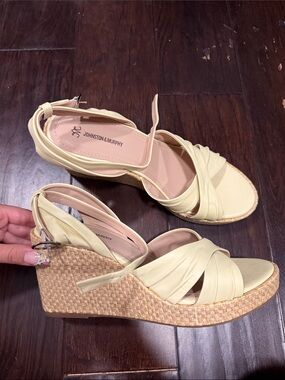 Johnston & Murphy Pale Yellow Wedge Sandals